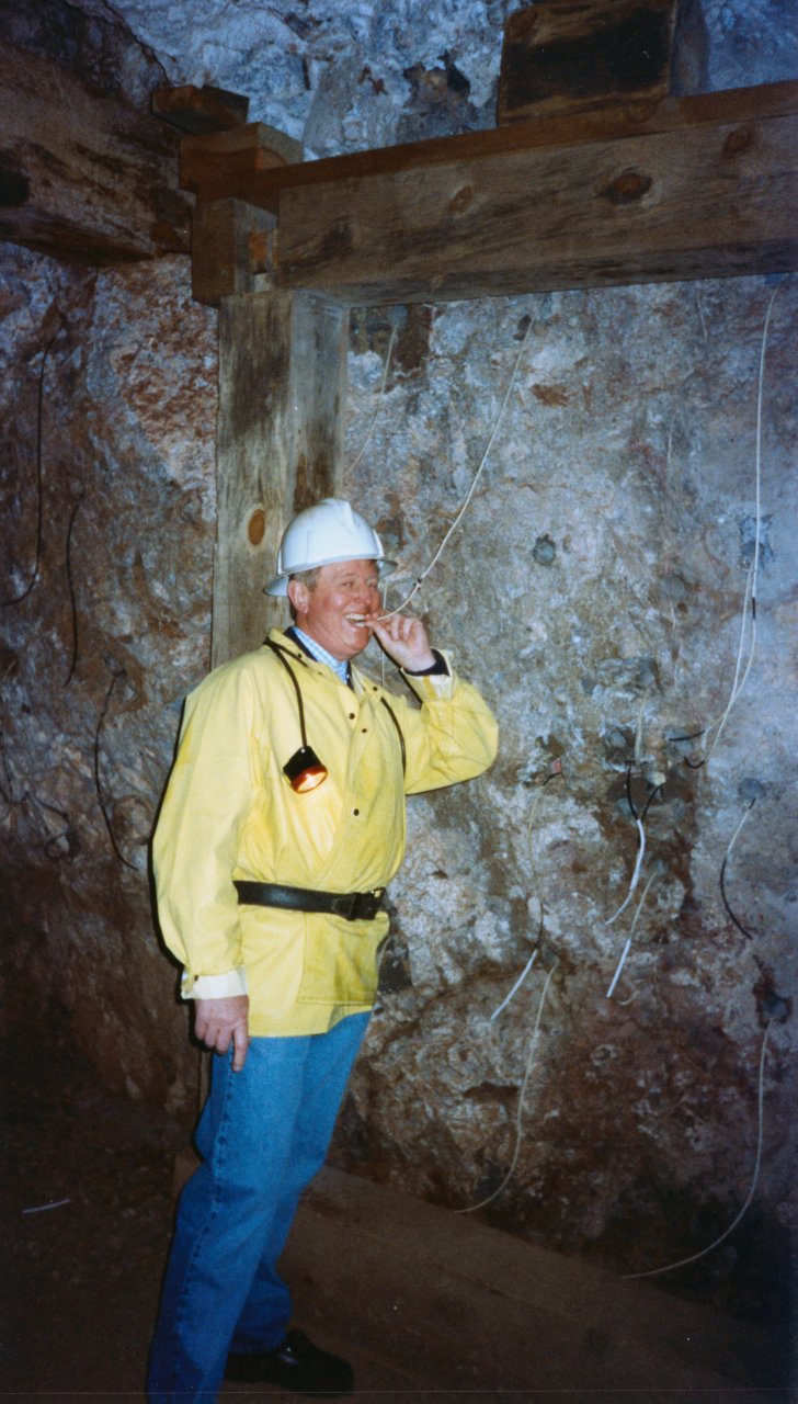 AandM visit to mine outside of Bisbee Dec 2001 4